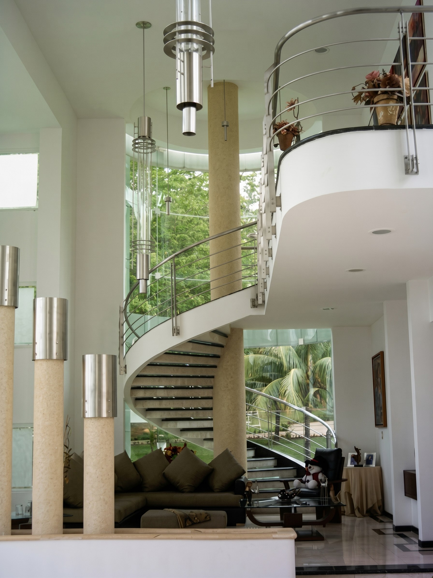 Casa Isla del Conde: escalera helicoidal en el espacio interior